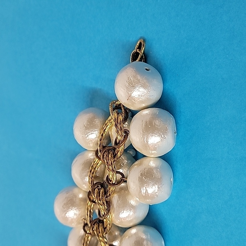Pearl Like Gold Tone Link Bracelet and Matching Faux Earrings - Picture 7 of 13